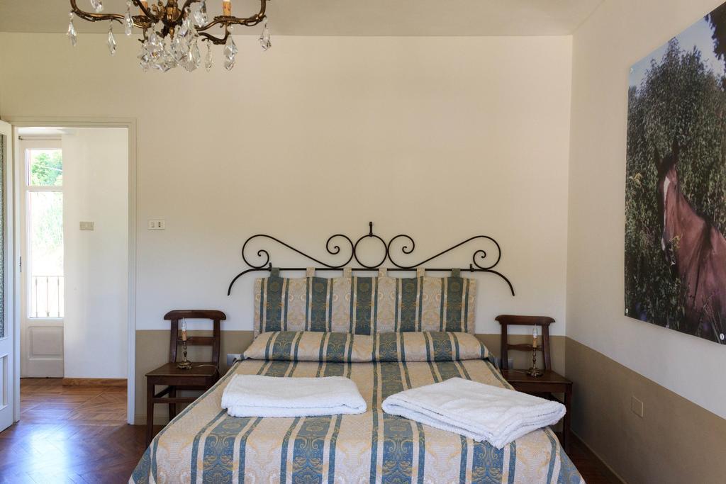 B&B Lo Scudiero Castelnuovo Don Bosco Habitación foto